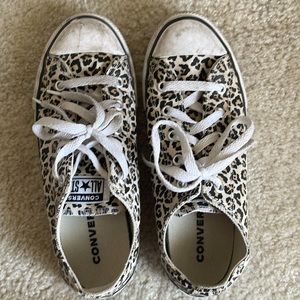 Converse girls size 3 cheetah tennis shoes. Great condition!